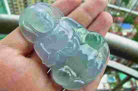 翡翠和玉怎么区别0ur%9,翡翠和玉怎么区别-第1张图片-翡翠网 翡翠和玉怎么区别0ur%9,翡翠和玉怎么区别-第1张图片-翡翠网