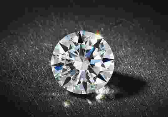 莫桑钻和钻石的区别图片,莫桑钻和钻石的区别图片大全-第2张图片-翡翠网 莫桑钻和钻石的区别图片,莫桑钻和钻石的区别图片大全-第2张图片-翡翠网