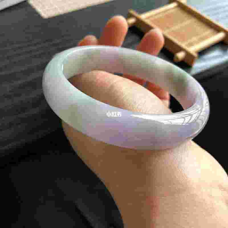 翡翠手镯上的紫区翡翠镯子有紫色有绿色叫什么-第2张图片-翡翠网 翡翠手镯上的紫区翡翠镯子有紫色有绿色叫什么-第2张图片-翡翠网