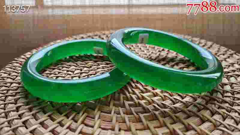 包含白底翡翠手镯上有墨绿色的的词条-第1张图片-翡翠网 包含白底翡翠手镯上有墨绿色的的词条-第1张图片-翡翠网