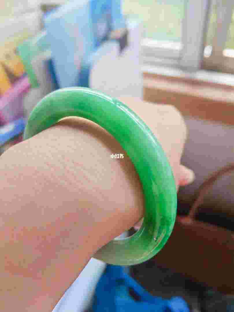 包含白底翡翠手镯上有墨绿色的的词条-第2张图片-翡翠网 包含白底翡翠手镯上有墨绿色的的词条-第2张图片-翡翠网