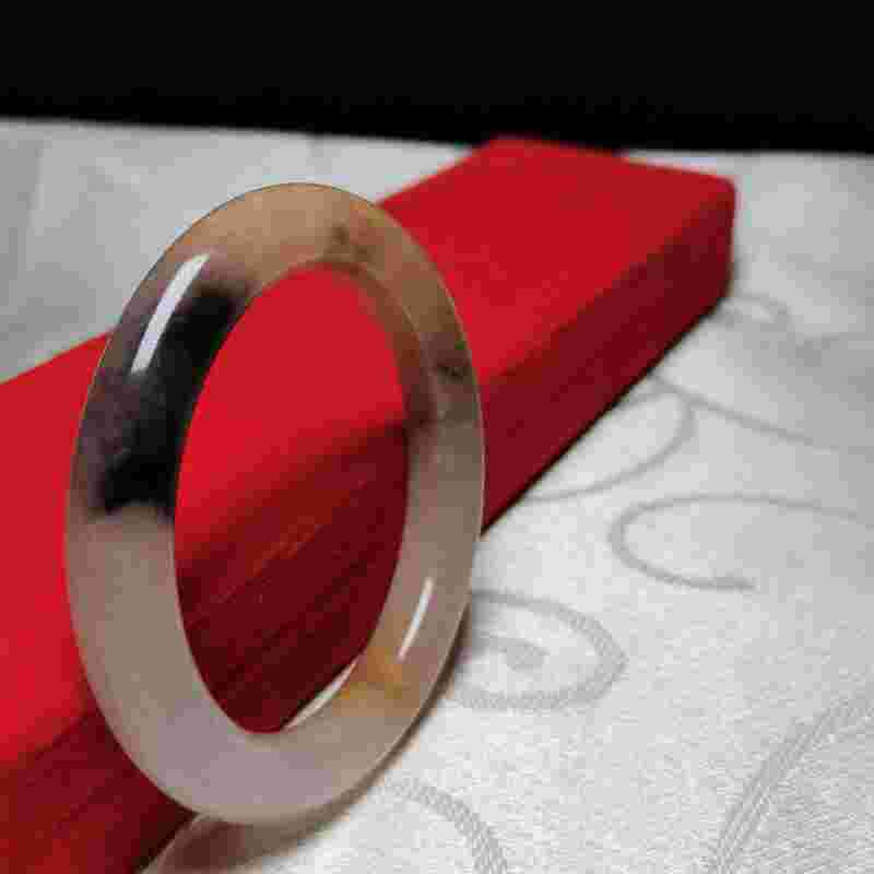 佘太玉手镯多少钱一只吊坠佘太玉翡翠手镯价格-第1张图片-翡翠网