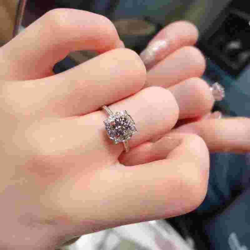 为什么买了钻戒都后悔,钻戒价格2023价格表-第1张图片-翡翠网 为什么买了钻戒都后悔,钻戒价格2023价格表-第1张图片-翡翠网