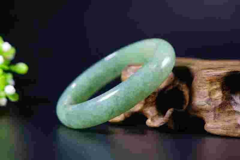 翡翠手镯糯米种估价回收翡翠a货糯米种手镯多少钱-第1张图片-翡翠网