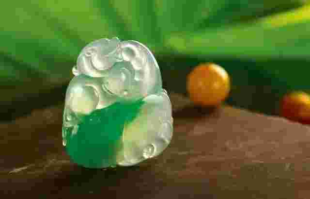 怎么用紫光灯看翡翠的真假翡翠的真假-第2张图片-翡翠网 怎么用紫光灯看翡翠的真假翡翠的真假-第2张图片-翡翠网