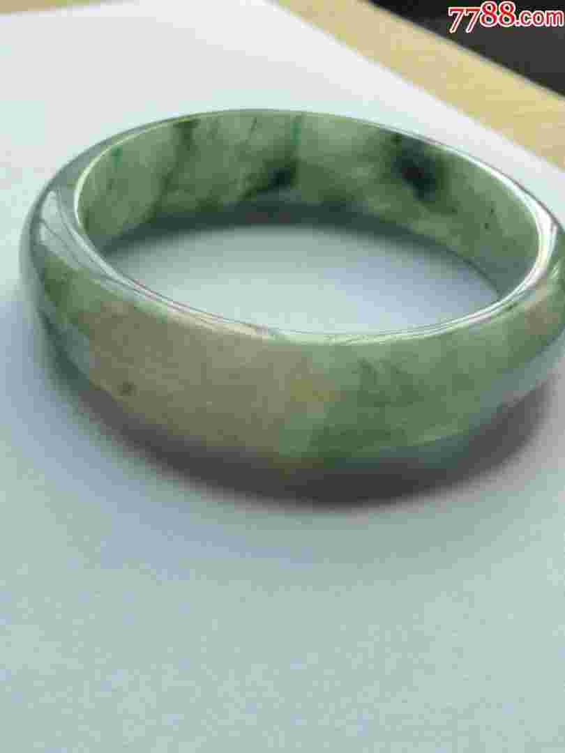 油青飘绿翡翠手镯价格翡翠油青绿多值钱还是少之钱-第1张图片-翡翠网 油青飘绿翡翠手镯价格翡翠油青绿多值钱还是少之钱-第1张图片-翡翠网