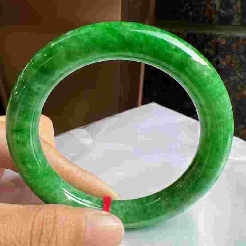 满色翡翠手镯拍卖会图片,满色翡翠手镯拍卖会-第1张图片-翡翠网 满色翡翠手镯拍卖会图片,满色翡翠手镯拍卖会-第1张图片-翡翠网