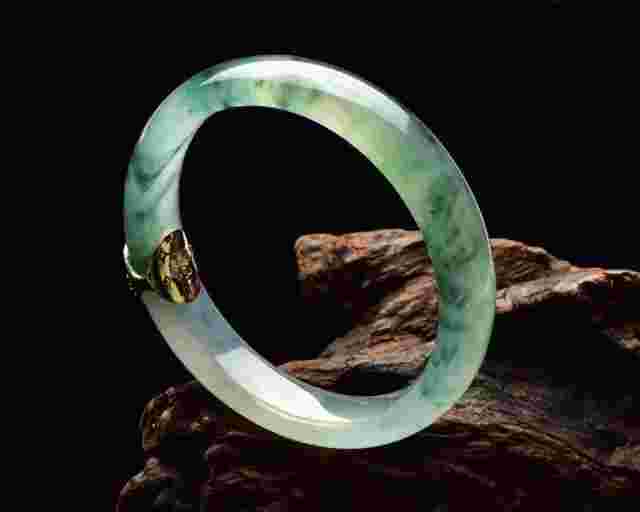 翡翠手镯怎么盘玩不碎,翡翠手镯怎么戴不容易碎-第2张图片-翡翠网