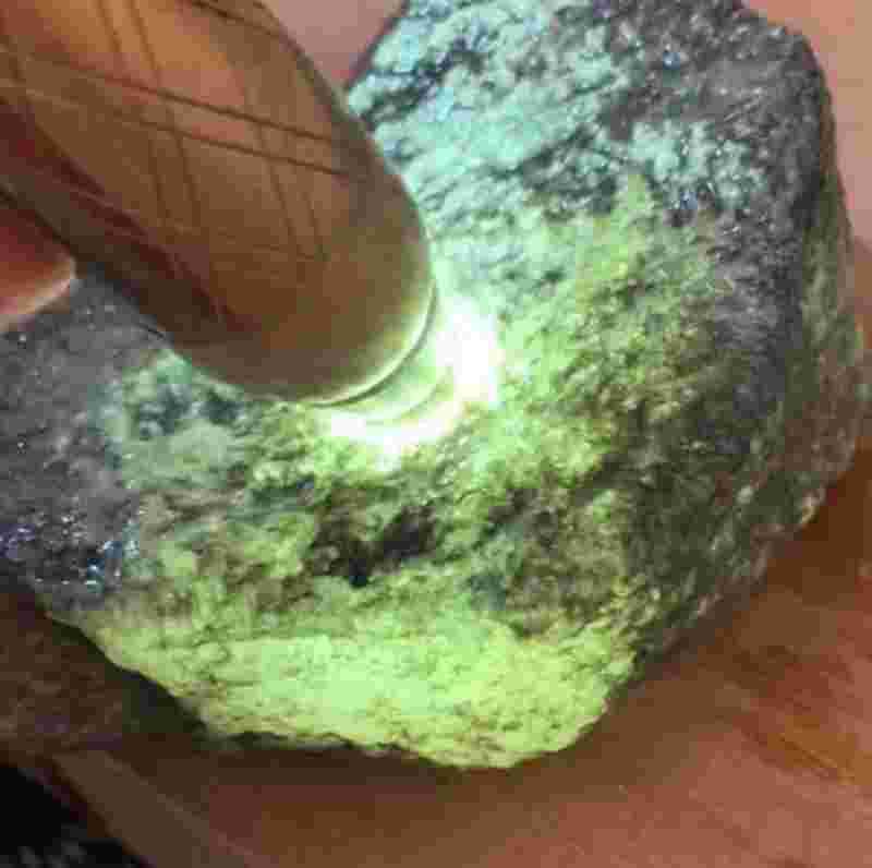 翡翠原石毛料图翡翠原石毛料多少钱怎么买的-第1张图片-翡翠网 翡翠原石毛料图翡翠原石毛料多少钱怎么买的-第1张图片-翡翠网