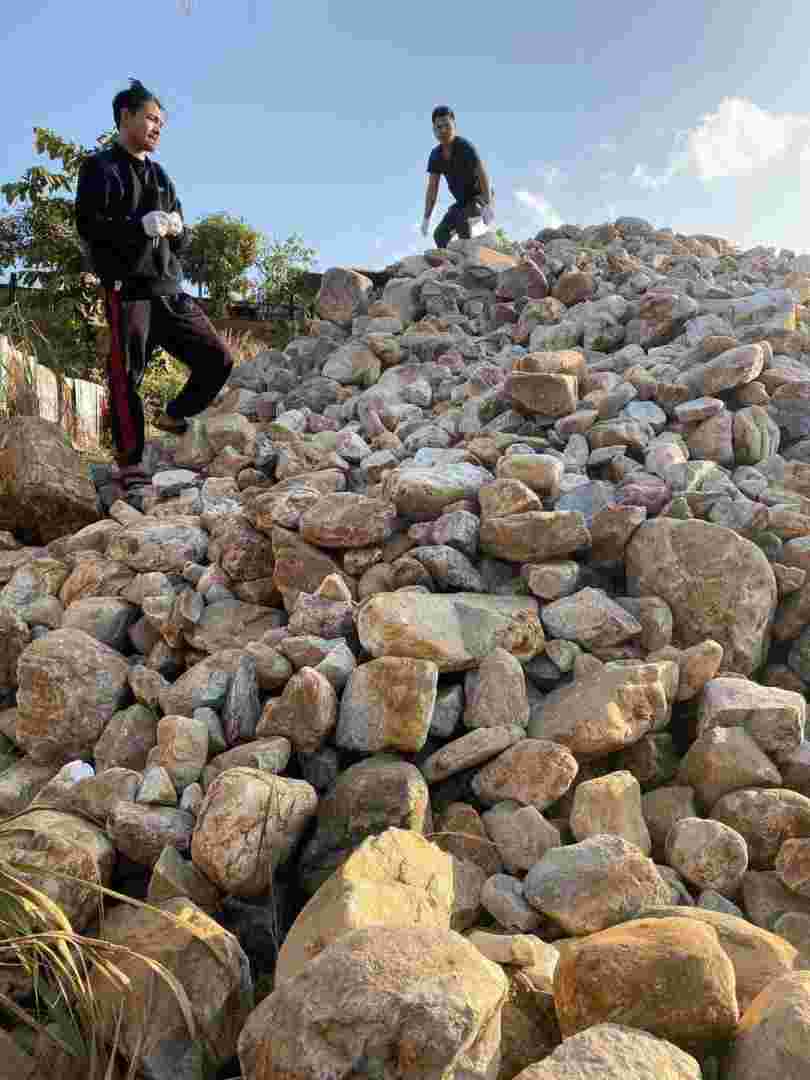 翡翠在哪里买一手货源,国内翡翠原石产地-第1张图片-翡翠网 翡翠在哪里买一手货源,国内翡翠原石产地-第1张图片-翡翠网