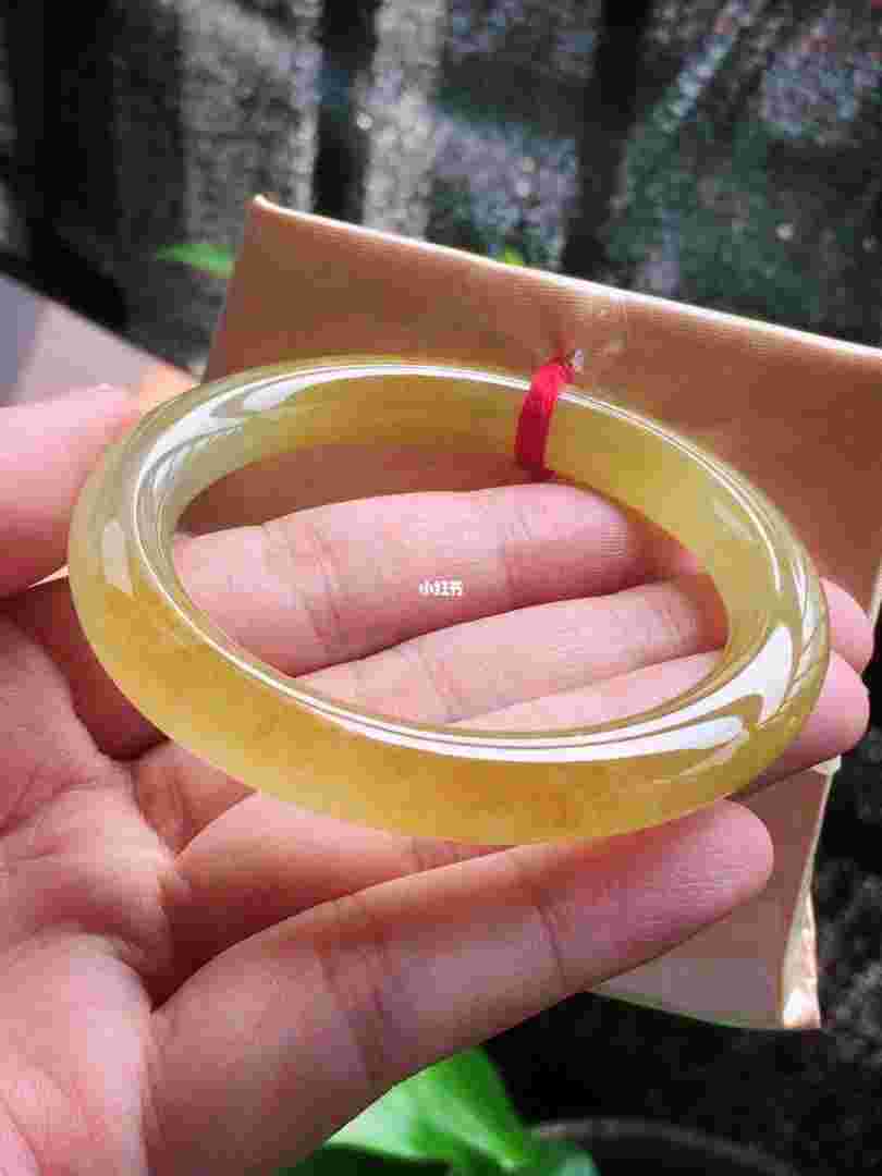 云南翡翠手镯怎样辨别真假,云南黄翡翠手镯-第1张图片-翡翠网 云南翡翠手镯怎样辨别真假,云南黄翡翠手镯-第1张图片-翡翠网