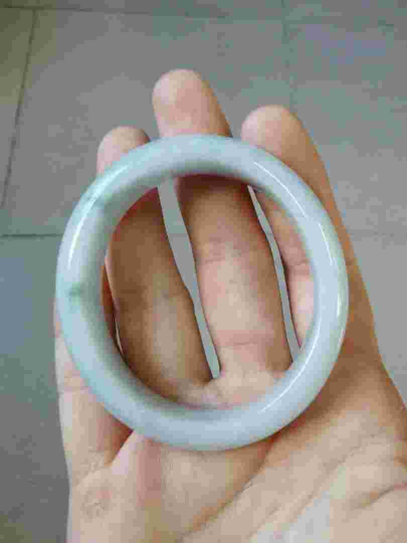 圈口65的翡翠手镯直播翡翠手镯56圈口和57圈口差多少-第2张图片-翡翠网 圈口65的翡翠手镯直播翡翠手镯56圈口和57圈口差多少-第2张图片-翡翠网