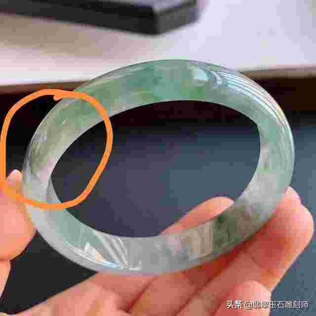 翡翠手镯有矿渣,翡翠手镯有矿渣怎么处理-第1张图片-翡翠网 翡翠手镯有矿渣,翡翠手镯有矿渣怎么处理-第1张图片-翡翠网