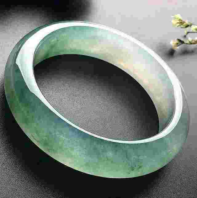 翡翠怎么区分好坏?记住这三个步骤你也可以!翡翠怎么区分好坏-第1张图片-翡翠网