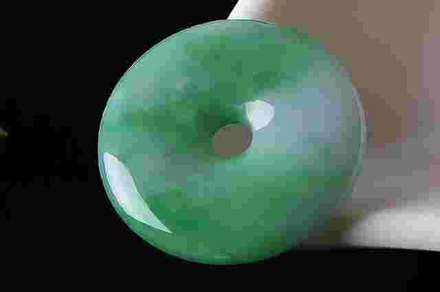 翡翠怎么区分好坏?记住这三个步骤你也可以!翡翠怎么区分好坏-第2张图片-翡翠网