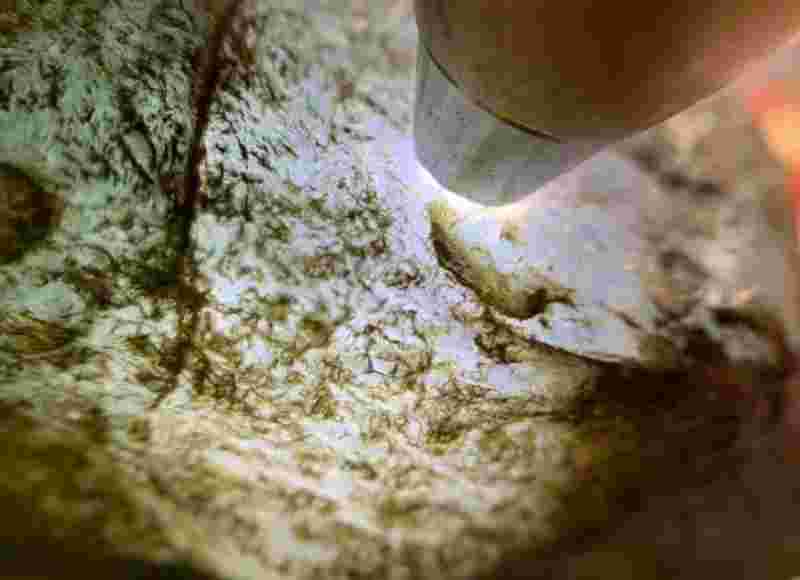 翡翠原石哪里买比较靠谱,翡翠原石怎么识别真假的方法-第2张图片-翡翠网 翡翠原石哪里买比较靠谱,翡翠原石怎么识别真假的方法-第2张图片-翡翠网