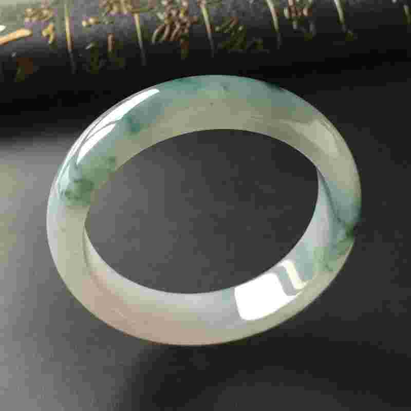 翡翠手镯冰飘花价格翡翠玉镯冰飘花是什么种-第1张图片-翡翠网 翡翠手镯冰飘花价格翡翠玉镯冰飘花是什么种-第1张图片-翡翠网