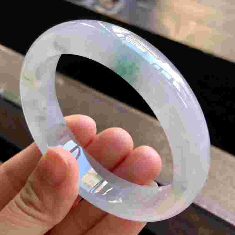 翡翠手镯冰飘花价格翡翠玉镯冰飘花是什么种-第2张图片-翡翠网 翡翠手镯冰飘花价格翡翠玉镯冰飘花是什么种-第2张图片-翡翠网