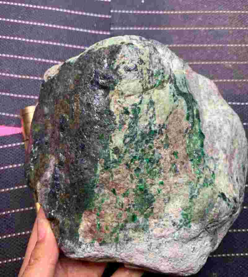 缅甸翡翠原石购买缅甸翡翠原石交易市场在哪里-第1张图片-翡翠网 缅甸翡翠原石购买缅甸翡翠原石交易市场在哪里-第1张图片-翡翠网