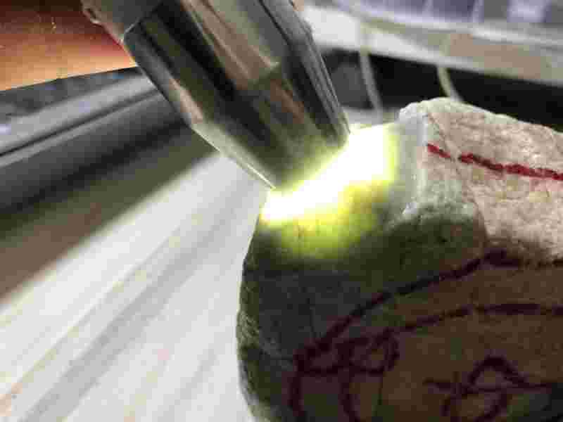 一万多元的翡翠原石手镯是真的吗一万多元的翡翠原石手镯-第1张图片-翡翠网 一万多元的翡翠原石手镯是真的吗一万多元的翡翠原石手镯-第1张图片-翡翠网