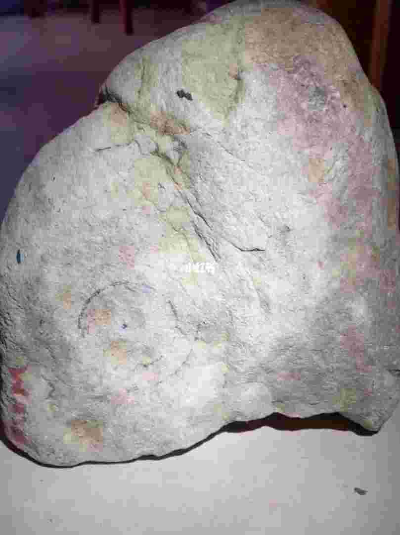 木那翡翠原石的特点讲解,木那的翡翠原石-第1张图片-翡翠网 木那翡翠原石的特点讲解,木那的翡翠原石-第1张图片-翡翠网