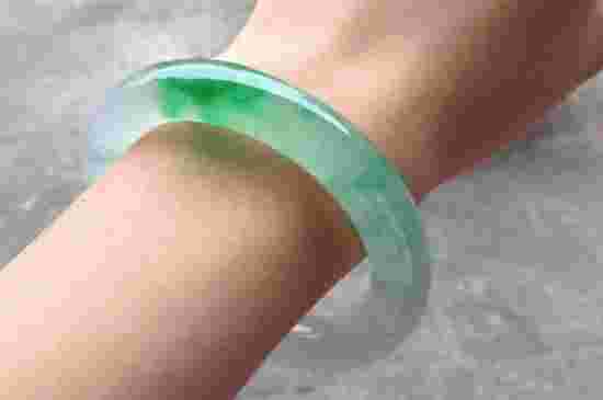 翡翠手镯如何鉴定,翡翠手镯如何鉴定价值-第1张图片-翡翠网