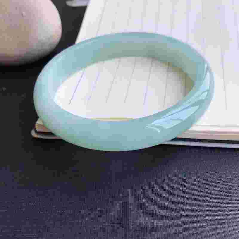 糯种翡翠手镯怎么养才能透翡翠糯种手镯特点-第2张图片-翡翠网 糯种翡翠手镯怎么养才能透翡翠糯种手镯特点-第2张图片-翡翠网