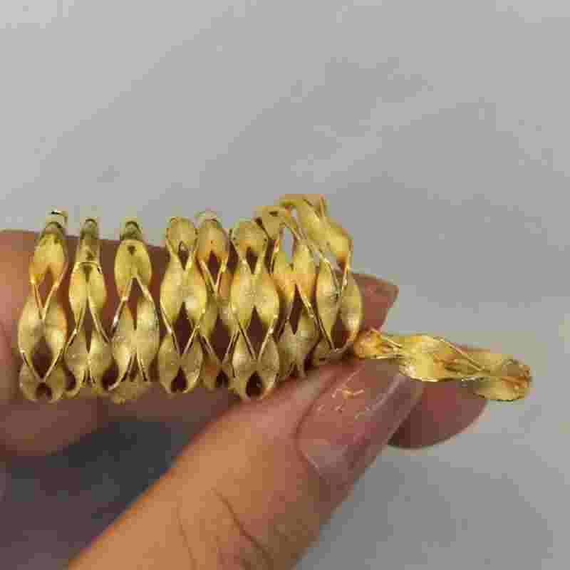 黄金戒指戴哪只手最招财黄金戒指-第1张图片-翡翠网