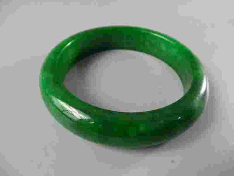 关于翡翠手镯知识,关于翡翠手镯知识点-第1张图片-翡翠网 关于翡翠手镯知识,关于翡翠手镯知识点-第1张图片-翡翠网