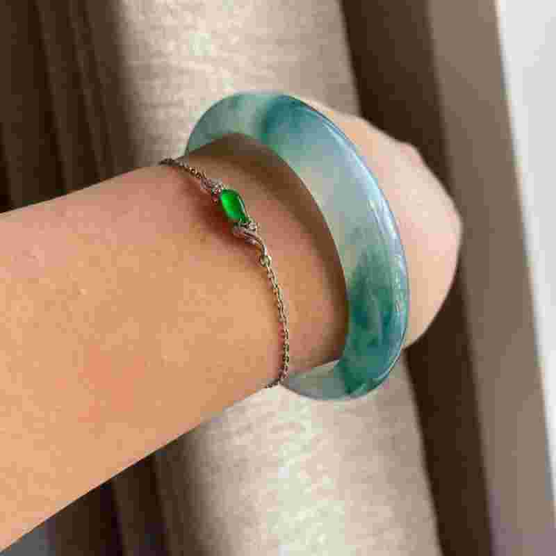 关于翡翠手镯知识,关于翡翠手镯知识点-第2张图片-翡翠网 关于翡翠手镯知识,关于翡翠手镯知识点-第2张图片-翡翠网