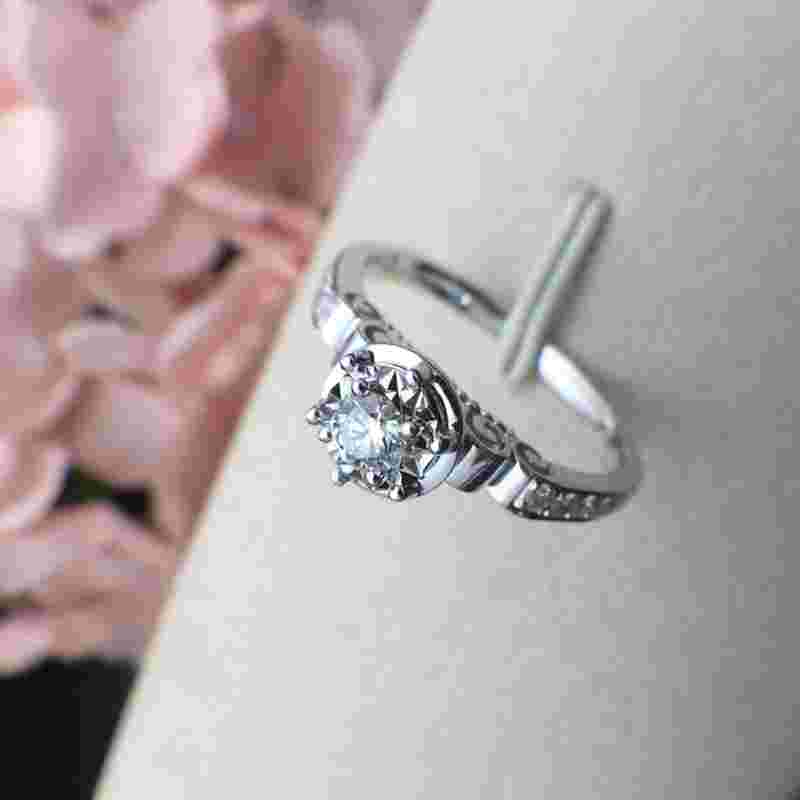 求婚戒指戴女孩哪个手指求婚戒指戴女人哪个手-第2张图片-翡翠网 求婚戒指戴女孩哪个手指求婚戒指戴女人哪个手-第2张图片-翡翠网