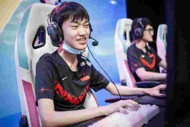 黄金左手,黄金左手小说免费读-第1张图片-翡翠网 黄金左手,黄金左手小说免费读-第1张图片-翡翠网