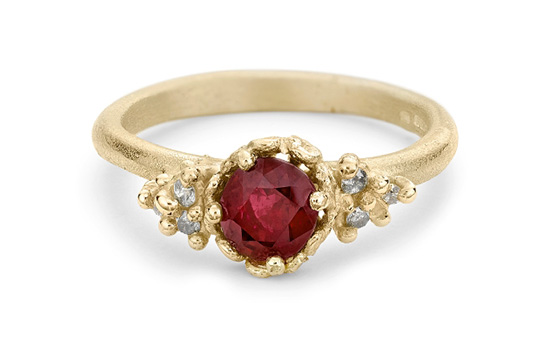 Ruth Tomlinson X Gemfields 推出4枚独一款红宝石黄金订婚戒指-第2张图片-翡翠网