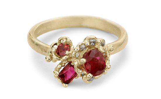 Ruth Tomlinson X Gemfields 推出4枚独一款红宝石黄金订婚戒指-第3张图片-翡翠网