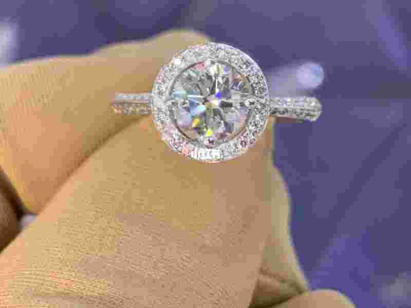 一克拉的钻石大概多少钱一克拉钻石多少钱百度知道-第1张图片-翡翠网 一克拉的钻石大概多少钱一克拉钻石多少钱百度知道-第1张图片-翡翠网