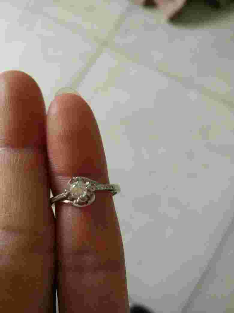 怎么样辨别钻石戒指真假,怎么样辨别钻石戒指真假图片-第1张图片-翡翠网 怎么样辨别钻石戒指真假,怎么样辨别钻石戒指真假图片-第1张图片-翡翠网