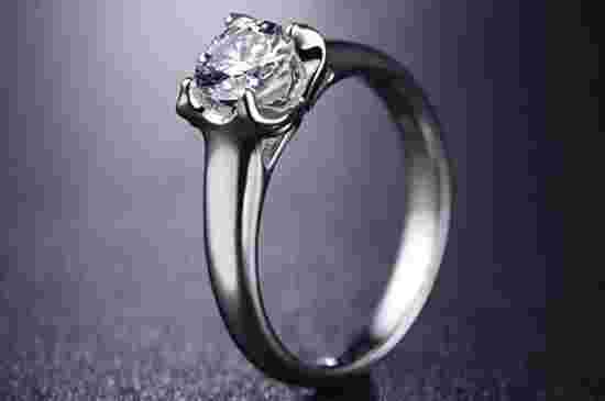 怎么样辨别钻石戒指真假,怎么样辨别钻石戒指真假图片-第2张图片-翡翠网 怎么样辨别钻石戒指真假,怎么样辨别钻石戒指真假图片-第2张图片-翡翠网