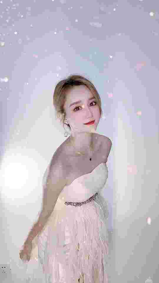 小月唱大小姐和大少爷的反派生涯,抖音月月大小姐是什么瓜-第2张图片-翡翠网 小月唱大小姐和大少爷的反派生涯,抖音月月大小姐是什么瓜-第2张图片-翡翠网