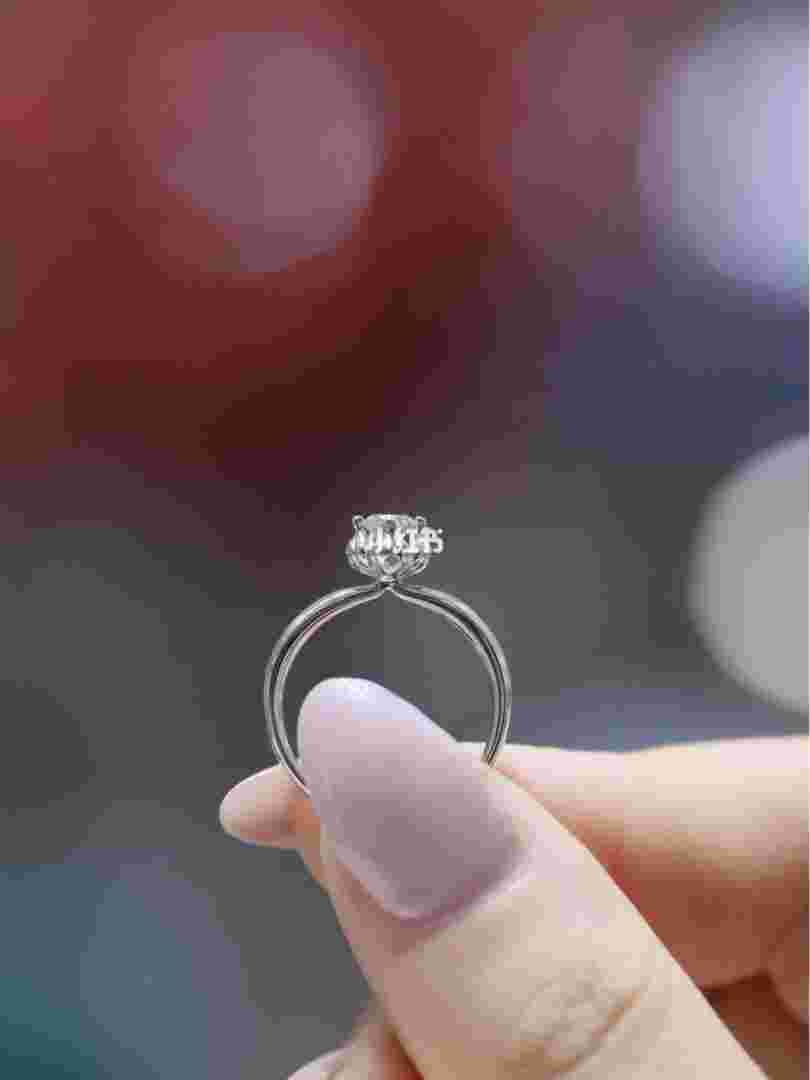 如何辨别钻石戒指真假最简单的方法辨别钻石戒指真假-第2张图片-翡翠网 如何辨别钻石戒指真假最简单的方法辨别钻石戒指真假-第2张图片-翡翠网