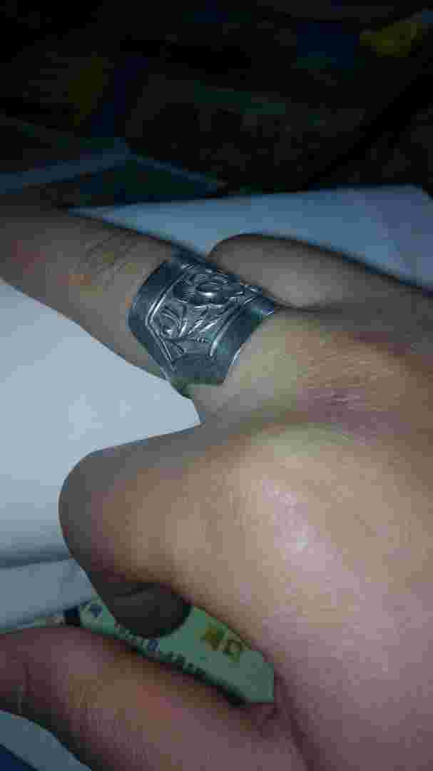 实体店纯银戒指一般多少钱,实体店纯银戒指一般多少钱一对-第1张图片-翡翠网