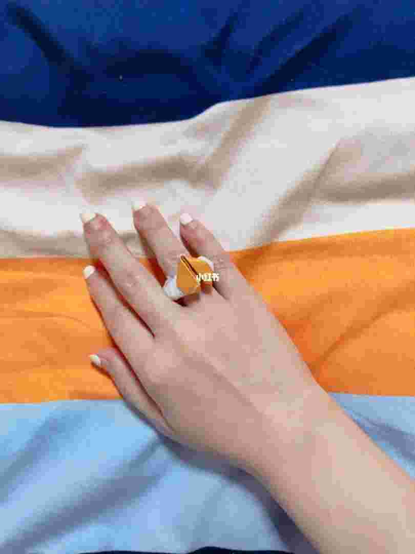 2022年新款金戒指图片,2021年新款黄金戒指图片-第2张图片-翡翠网 2022年新款金戒指图片,2021年新款黄金戒指图片-第2张图片-翡翠网