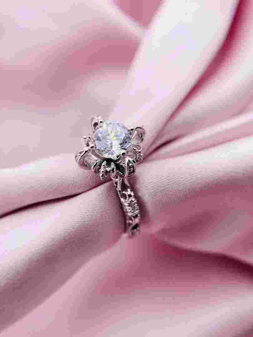 钻戒,钻戒回收价格查询今日2023-第1张图片-翡翠网 钻戒,钻戒回收价格查询今日2023-第1张图片-翡翠网