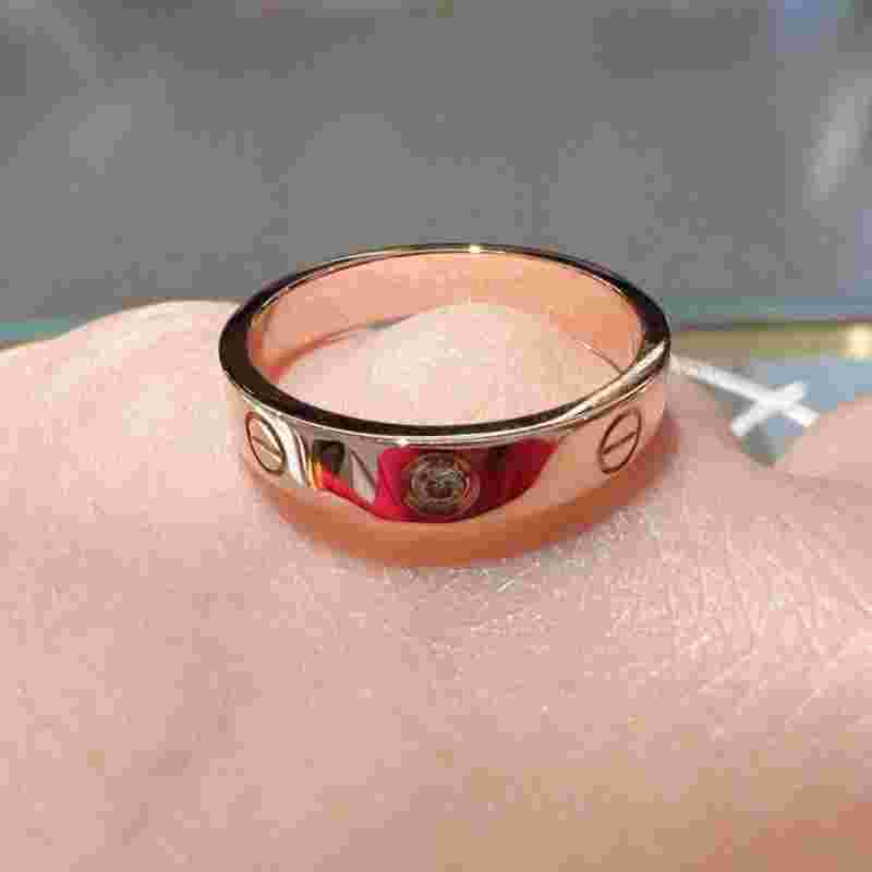 卡地亚1985四爪钻戒高清图卡地亚钻戒1985价格图片-第1张图片-翡翠网