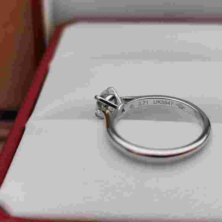 卡地亚1985四爪钻戒高清图卡地亚钻戒1985价格图片-第2张图片-翡翠网