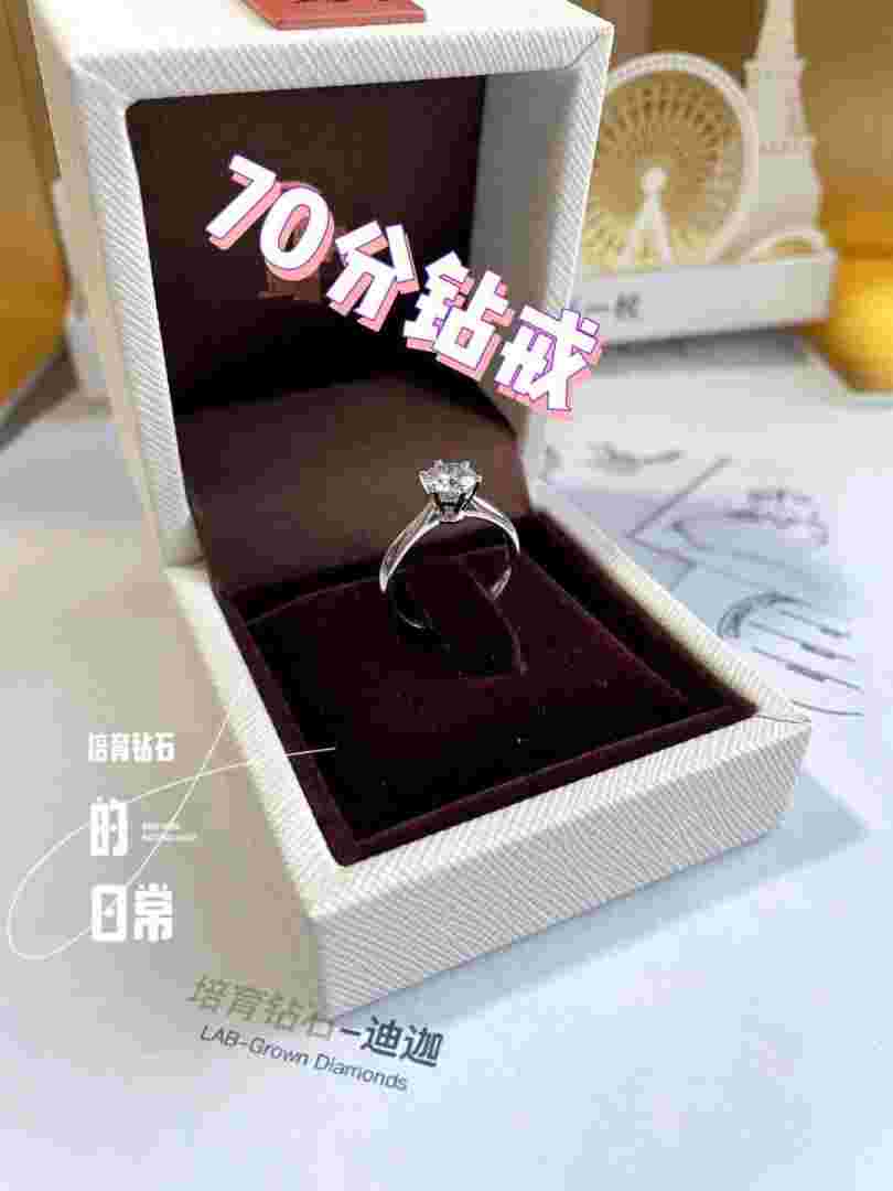 自己买钻石定做戒指,钻戒自己买给自己有必要吗-第2张图片-翡翠网 自己买钻石定做戒指,钻戒自己买给自己有必要吗-第2张图片-翡翠网
