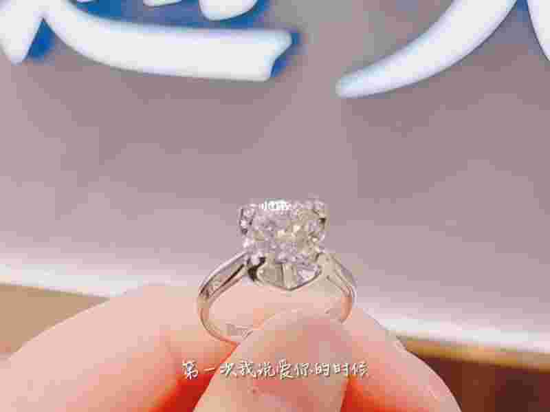 钻戒的钻石是什么材质的,钻戒的钻石是什么材质的好-第2张图片-翡翠网 钻戒的钻石是什么材质的,钻戒的钻石是什么材质的好-第2张图片-翡翠网