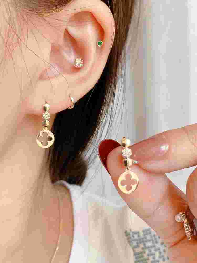 女人金耳环一般多少克女人金耳环一般多少克重-第1张图片-翡翠网 女人金耳环一般多少克女人金耳环一般多少克重-第1张图片-翡翠网