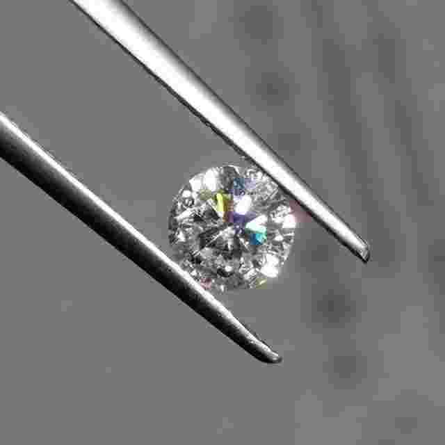 为什么锆石比钻石还闪呢为什么锆石比钻石还闪-第1张图片-翡翠网