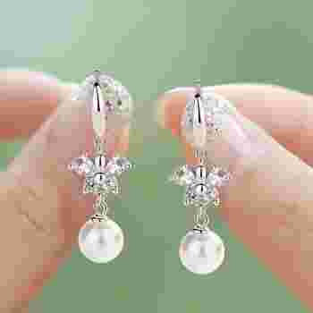 最新款耳环,最新款耳环女新款图片-第1张图片-翡翠网 最新款耳环,最新款耳环女新款图片-第1张图片-翡翠网