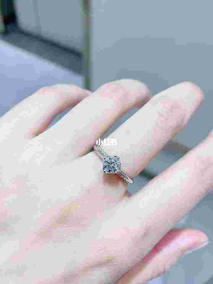 求婚戒指莱绅通灵新款,莱绅通灵钻戒属于什么档次-第2张图片-翡翠网 求婚戒指莱绅通灵新款,莱绅通灵钻戒属于什么档次-第2张图片-翡翠网